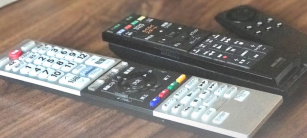 テレビとリモコン